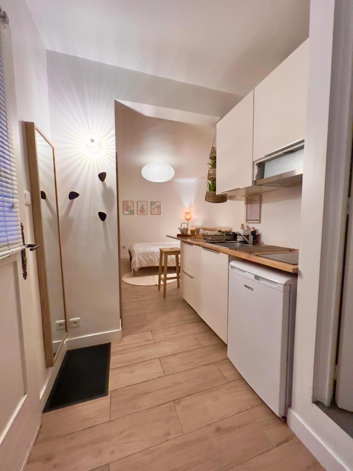 Escale Cosy A Pontoise Jacuzzi Et Terrasse Apartment Exterior photo