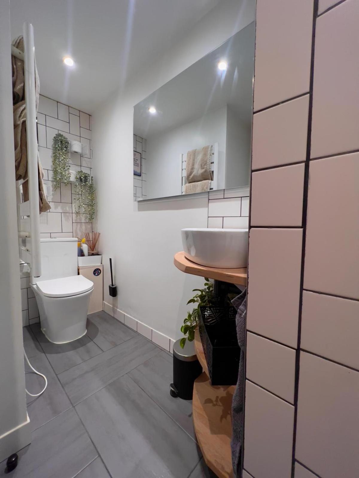 Escale Cosy A Pontoise Jacuzzi Et Terrasse Apartment Exterior photo
