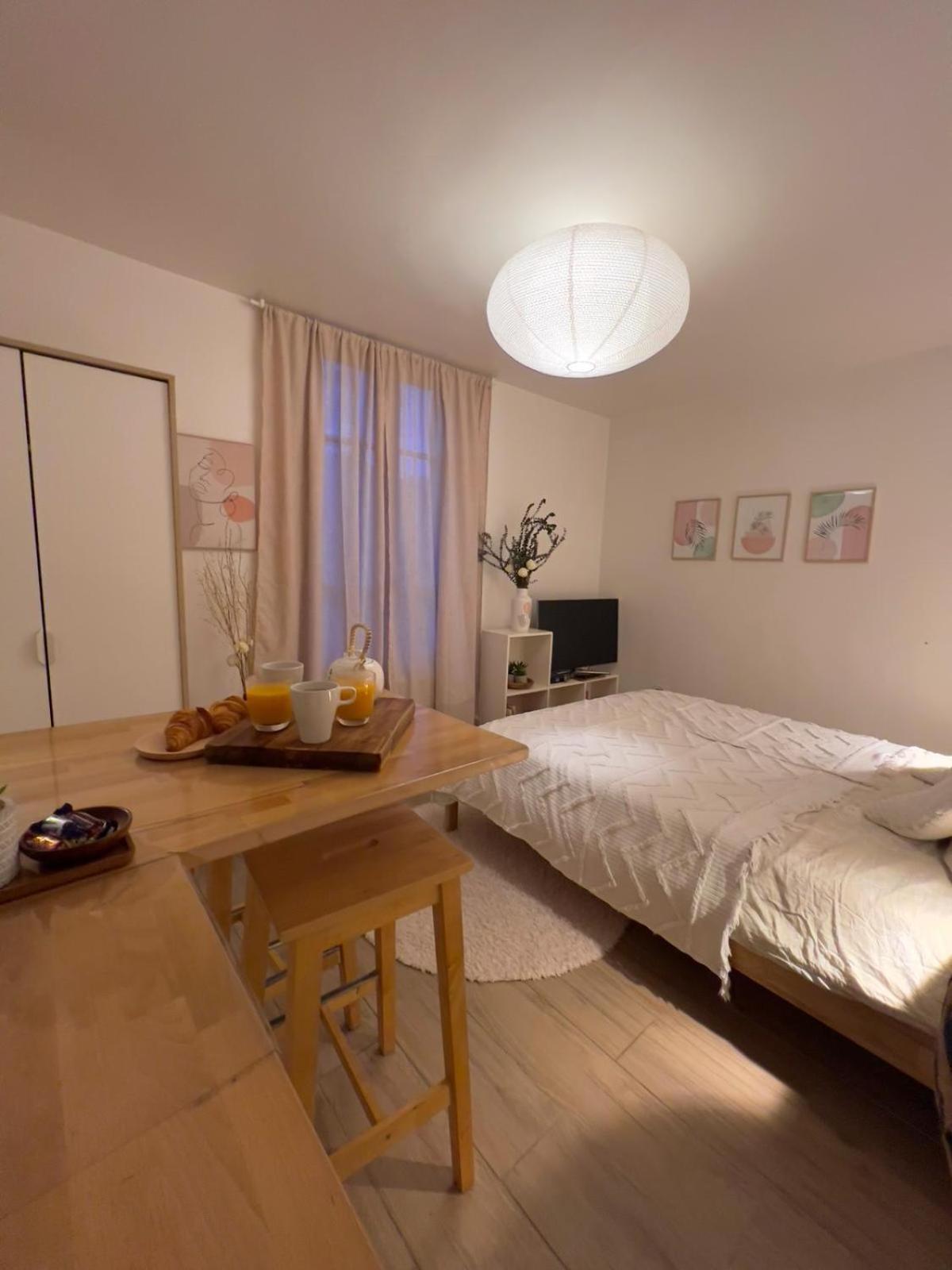 Escale Cosy A Pontoise Jacuzzi Et Terrasse Apartment Exterior photo